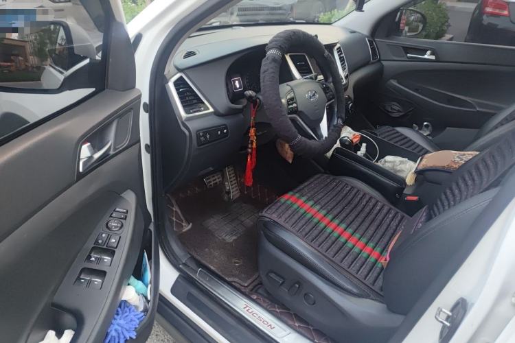 Used Hyundai Tucson 2015 1.6T Dual-Clutch All-Wheel-Drive Premium Model Driver Seat