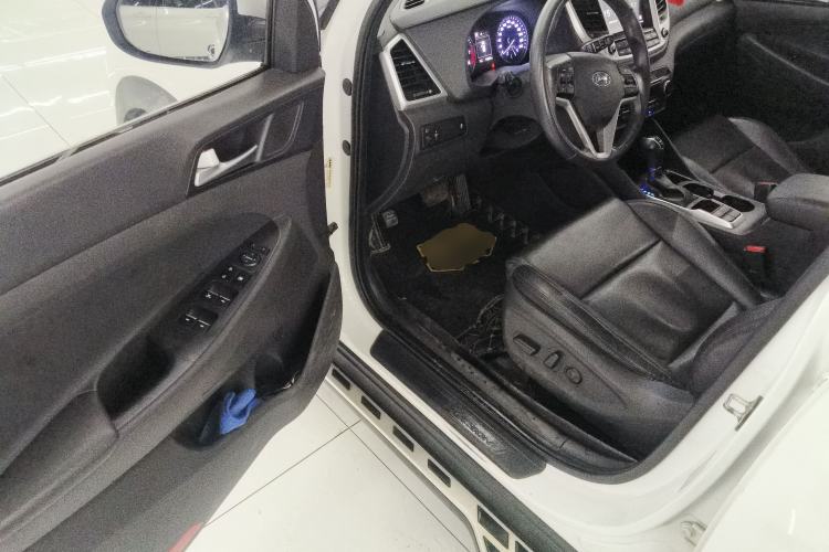 Used Hyundai Tucson 2015 1.6T Dual-Clutch Two-Wheel-Drive Smart Model Driver Seat