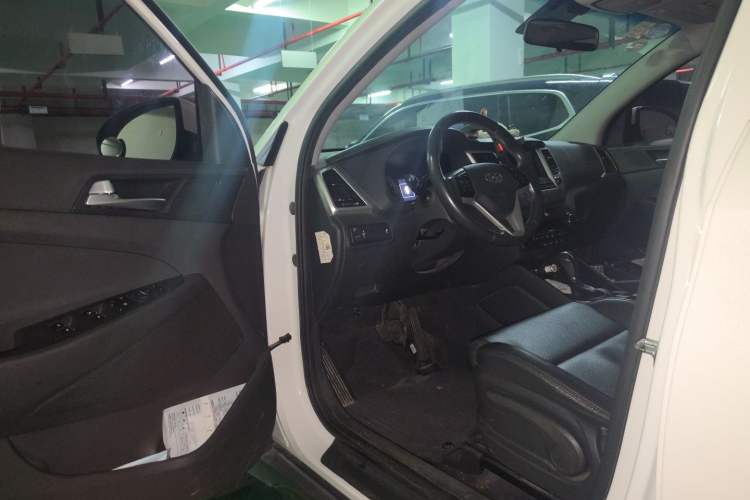 Used Hyundai Tucson 2015 1.6T Dual-Clutch Two-Wheel-Drive Smart Model Driver Seat