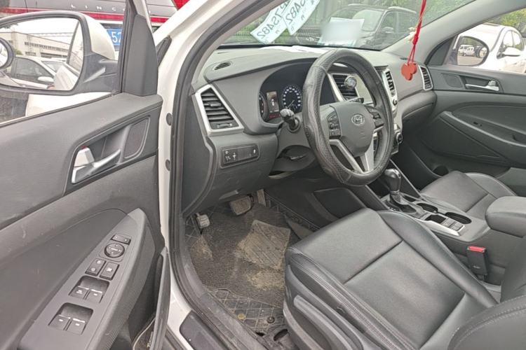 Used Hyundai Tucson 2015 1.6T Dual-Clutch Two-Wheel-Drive Smart Model Driver Seat