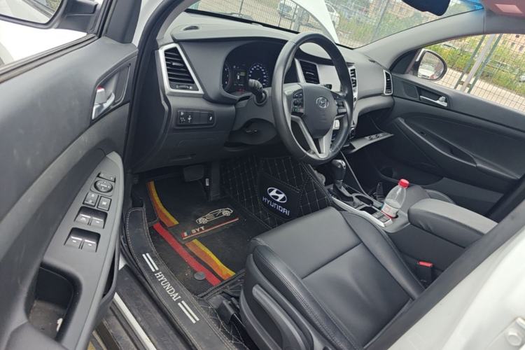 Used Hyundai Tucson 2015 1.6T Dual-Clutch Two-Wheel-Drive Smart Model Driver Seat