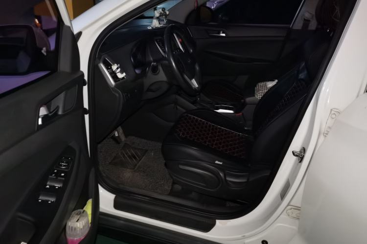 Used Hyundai Tucson 2015 1.6T Dual-Clutch Two-Wheel-Drive Smart Model Driver Seat