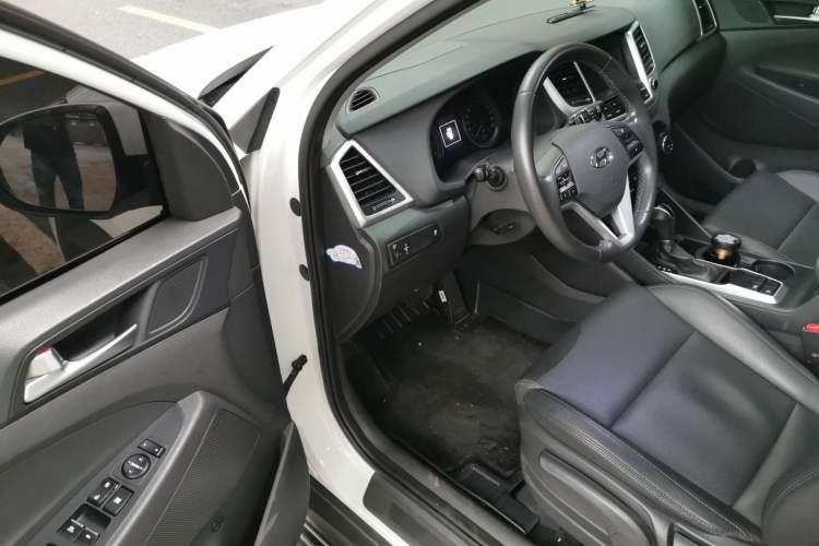 Used Hyundai Tucson 2015 1.6T Dual-Clutch Two-Wheel-Drive Smart Model Driver Seat