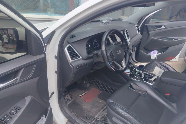 Used Hyundai Tucson 2015 1.6T Dual-Clutch Two-Wheel-Drive Smart Model Driver Seat