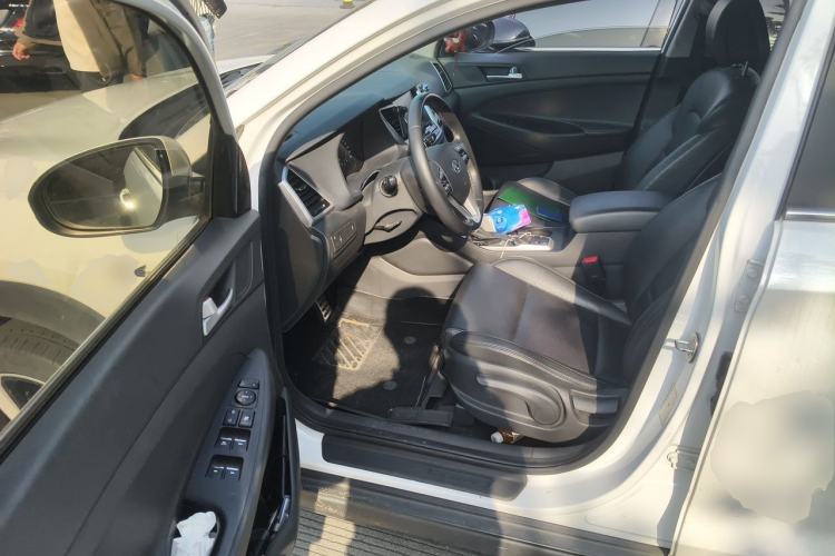Used Hyundai Tucson 2015 1.6T Dual-Clutch Two-Wheel-Drive Smart Model Driver Seat