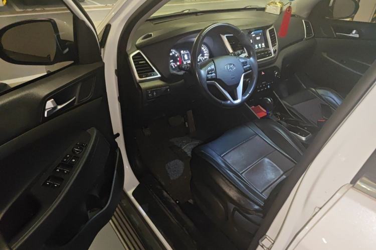 Used Hyundai Tucson 2015 1.6T Dual-Clutch Two-Wheel-Drive Smart Model Driver Seat