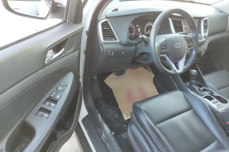 Used Hyundai Tucson 2015 1.6T Dual-Clutch Two-Wheel-Drive Smart Model Driver Seat