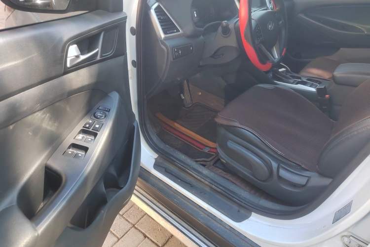 Used Hyundai Tucson 2015 1.6T Dual-Clutch Two-Wheel-Drive Smart Model Driver Seat