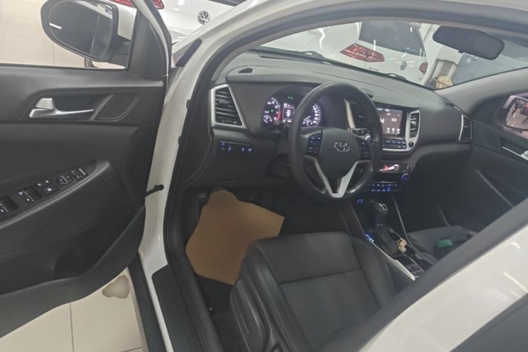 Used Hyundai Tucson 2015 1.6T Dual-Clutch Two-Wheel-Drive Leading Model Driver Seat