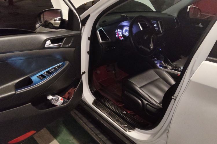 Used Hyundai Tucson 2015 1.6T Dual-Clutch Two-Wheel-Drive Leading Model Driver Seat