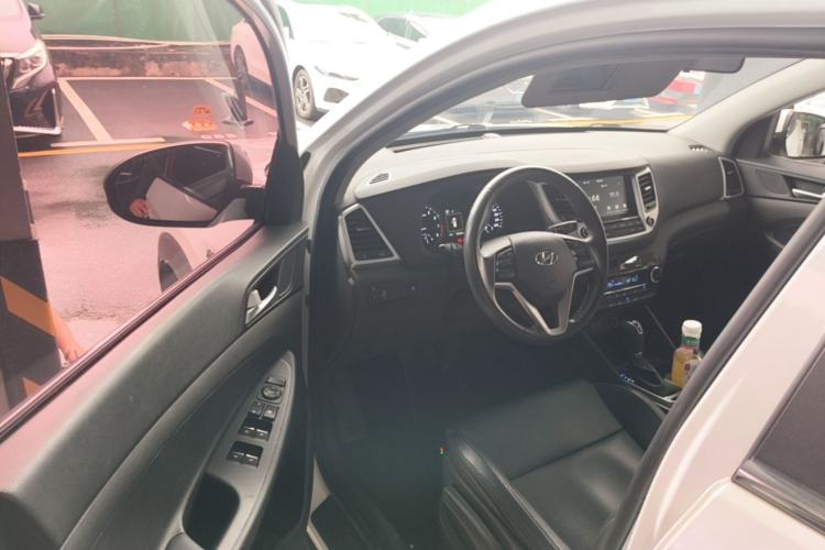 Used Hyundai Tucson 2015 1.6T Dual-Clutch Two-Wheel-Drive Smart Model Driver Seat