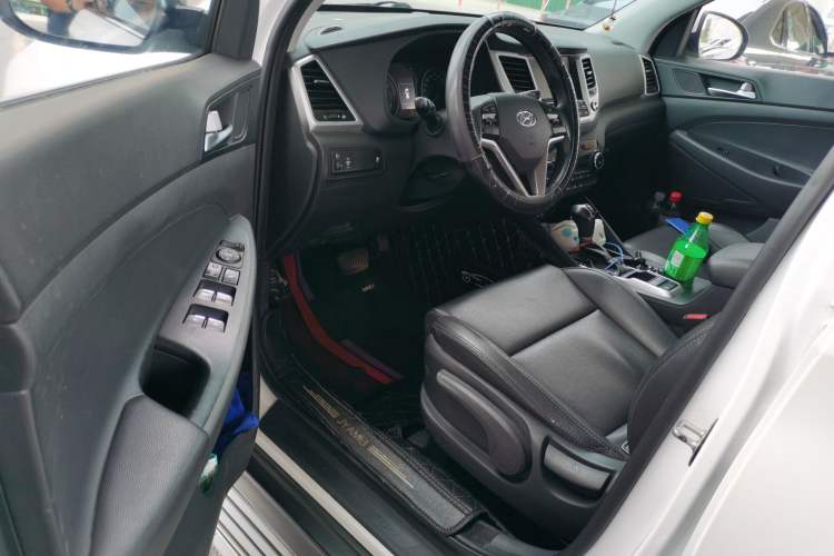 Used Hyundai Tucson 2015 1.6T Dual-Clutch Two-Wheel-Drive Smart Model Driver Seat