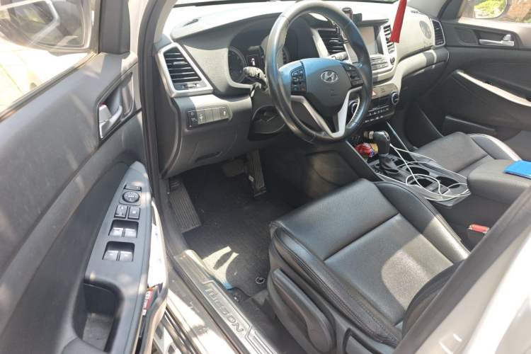 Used Hyundai Tucson 2015 1.6T Dual-Clutch Two-Wheel-Drive Smart Model Driver Seat