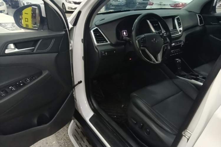 Used Hyundai Tucson 2015 1.6T Dual-Clutch Two-Wheel-Drive Smart Model Driver Seat