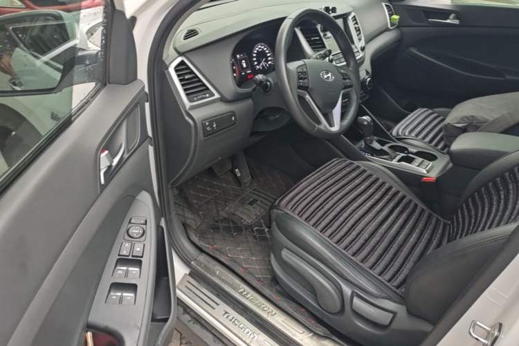 Used Hyundai Tucson 2015 1.6T Dual-Clutch Two-Wheel-Drive Smart Model Driver Seat