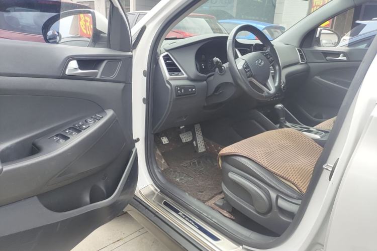 Used Hyundai Tucson 2015 1.6T Dual-Clutch Two-Wheel-Drive Leading Model Driver Seat