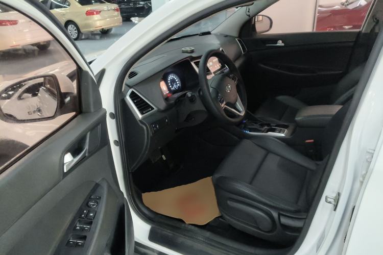 Used Hyundai Tucson 2015 1.6T Dual-Clutch Two-Wheel-Drive Smart Model Driver Seat