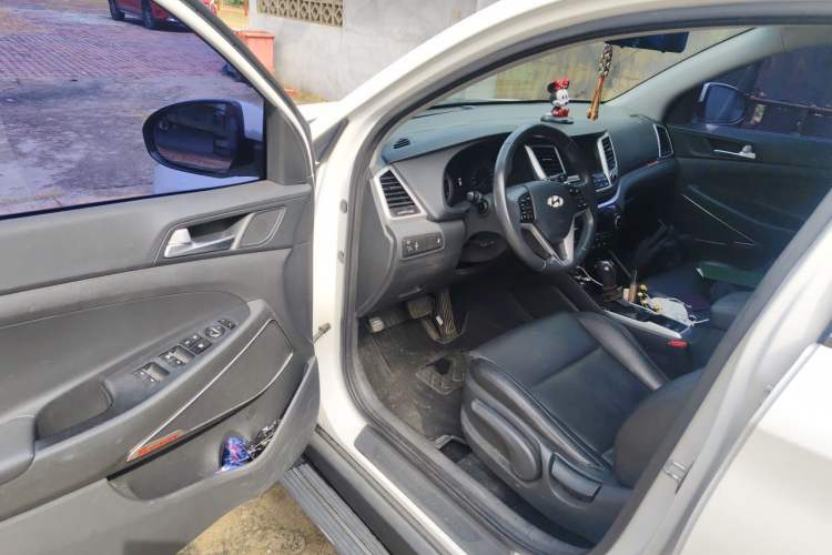 Used Hyundai Tucson 2015 1.6T Dual-Clutch Two-Wheel-Drive Smart Model Driver Seat