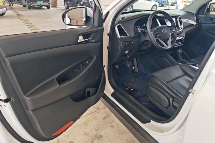 Used Hyundai Tucson 2015 1.6T Dual-Clutch Two-Wheel-Drive Smart Model Driver Seat