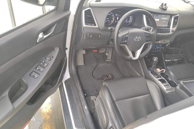 Used Hyundai Tucson 2015 1.6T Dual-Clutch Two-Wheel-Drive Smart Model Driver Seat