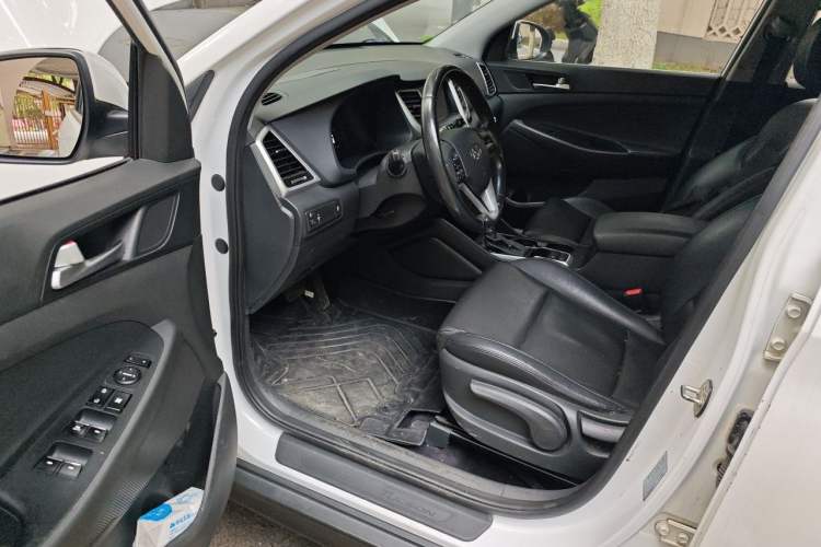 Used Hyundai Tucson 2015 1.6T Dual-Clutch Two-Wheel-Drive Smart Model Driver Seat
