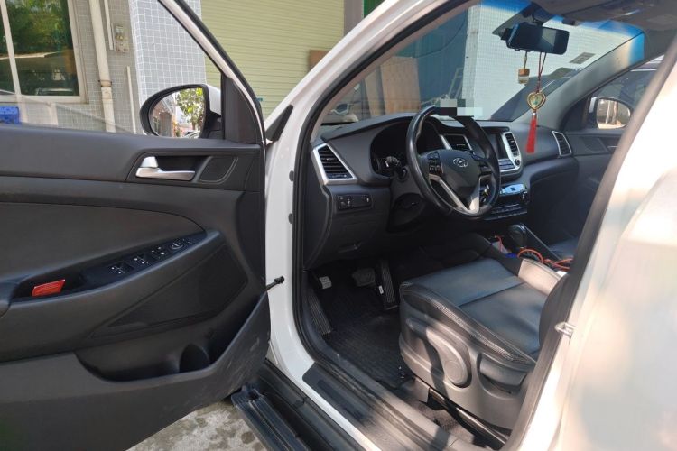 Used Hyundai Tucson 2015 1.6T Dual-Clutch Two-Wheel-Drive Smart Model Driver Seat