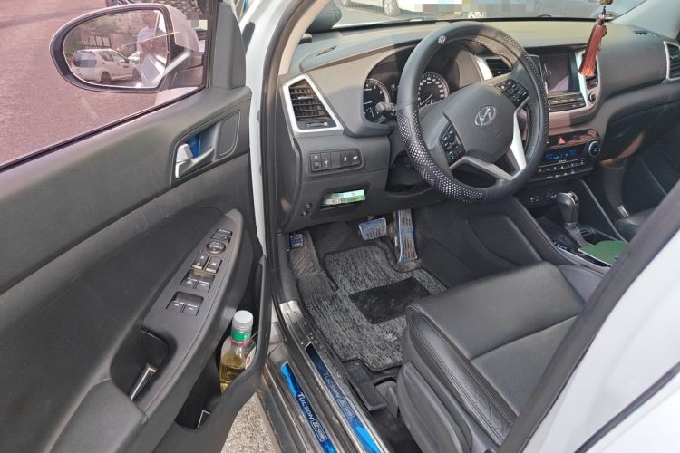 Used Hyundai Tucson 2015 1.6T Dual-Clutch Two-Wheel-Drive Leading Model Driver Seat