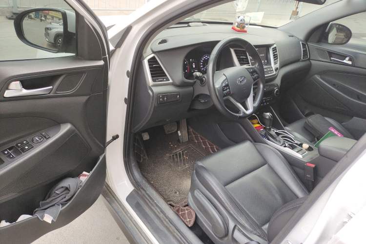 Used Hyundai Tucson 2015 1.6T Dual-Clutch Two-Wheel-Drive Smart Model Driver Seat