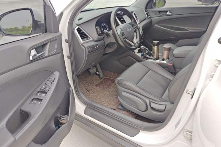 Used Hyundai Tucson 2015 1.6T Dual-Clutch Two-Wheel-Drive Leading Model Driver Seat