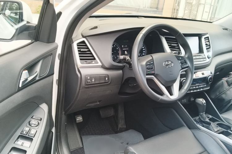 Used Hyundai Tucson 2015 1.6T Dual-Clutch Two-Wheel-Drive Smart Model Driver Seat