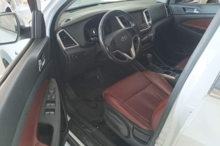 Used Hyundai Tucson 2015 1.6T Dual-Clutch Two-Wheel-Drive Smart Model Driver Seat