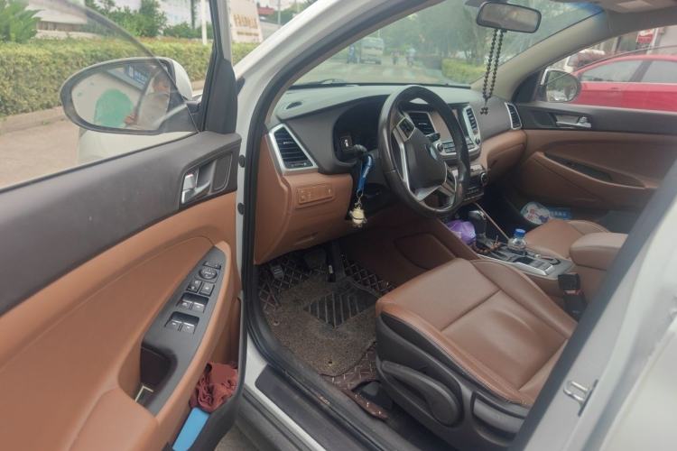 Used Hyundai Tucson 2015 1.6T Dual-Clutch Two-Wheel-Drive Smart Model Driver Seat