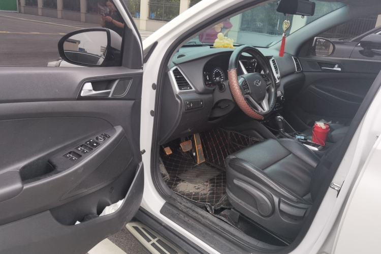 Used Hyundai Tucson 2015 1.6T Dual-Clutch Two-Wheel-Drive Smart Model Driver Seat
