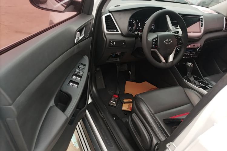 Used Hyundai Tucson 2015 1.6T Dual-Clutch Two-Wheel-Drive Smart Model Driver Seat