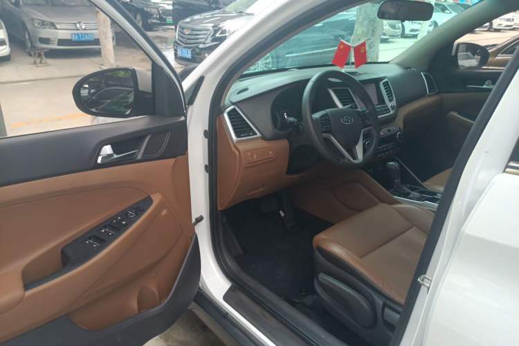 Used Hyundai Tucson 2015 1.6T Dual-Clutch Two-Wheel-Drive Smart Model Driver Seat