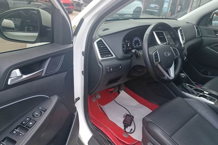Used Hyundai Tucson 2015 1.6T Dual-Clutch Two-Wheel-Drive Smart Model Driver Seat