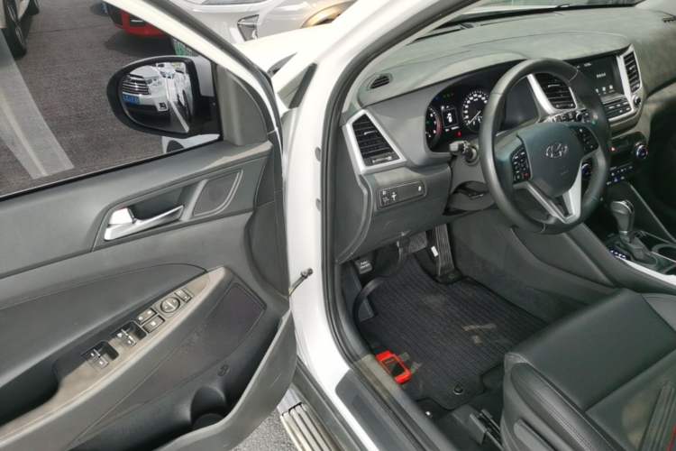 Used Hyundai Tucson 2015 1.6T Dual-Clutch Two-Wheel-Drive Smart Model Driver Seat
