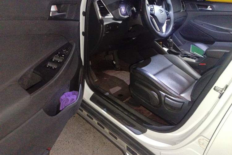 Used Hyundai Tucson 2015 1.6T Dual-Clutch Two-Wheel-Drive Smart Model Driver Seat