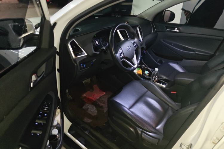 Used Hyundai Tucson 2015 1.6T Dual-Clutch Two-Wheel-Drive Smart Model Driver Seat