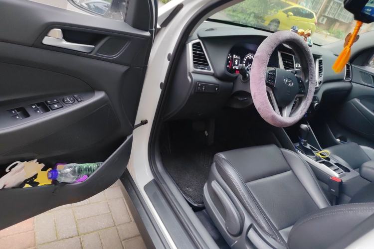 Used Hyundai Tucson 2015 1.6T Dual-Clutch Two-Wheel-Drive Smart Model Driver Seat