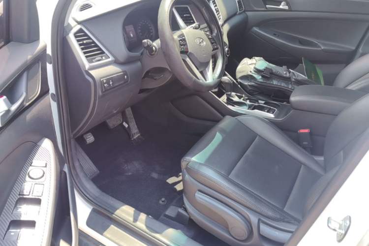 Used Hyundai Tucson 2015 1.6T Dual-Clutch Two-Wheel-Drive Smart Model Driver Seat