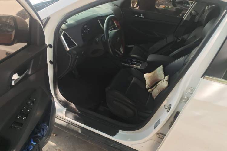 Used Hyundai Tucson 2015 1.6T Dual-Clutch Two-Wheel-Drive Smart Model Driver Seat