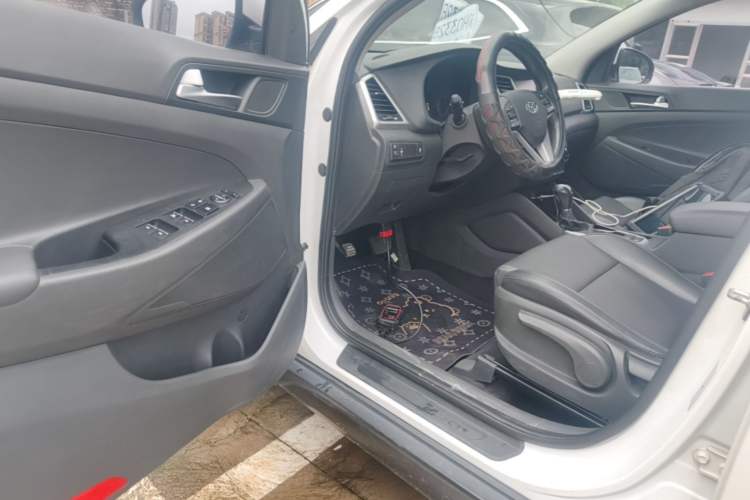 Used Hyundai Tucson 2015 1.6T Dual-Clutch Two-Wheel-Drive Smart Model Driver Seat