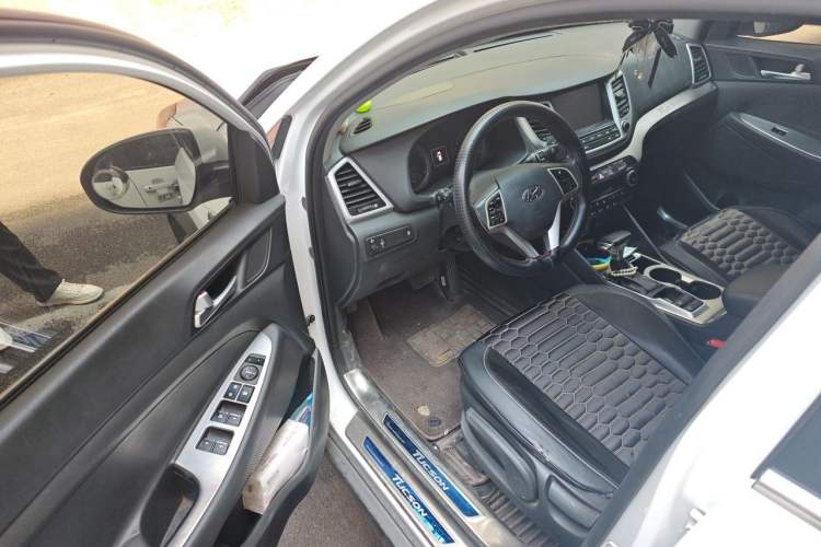 Used Hyundai Tucson 2015 1.6T Dual-Clutch Two-Wheel-Drive Smart Model Driver Seat