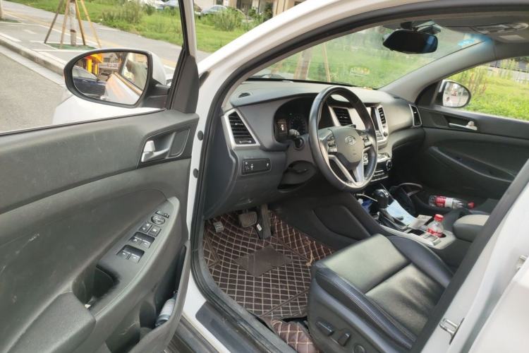 Used Hyundai Tucson 2015 1.6T Dual-Clutch Two-Wheel-Drive Smart Model Driver Seat