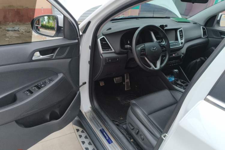 Used Hyundai Tucson 2015 1.6T Dual-Clutch Two-Wheel-Drive Smart Model Driver Seat
