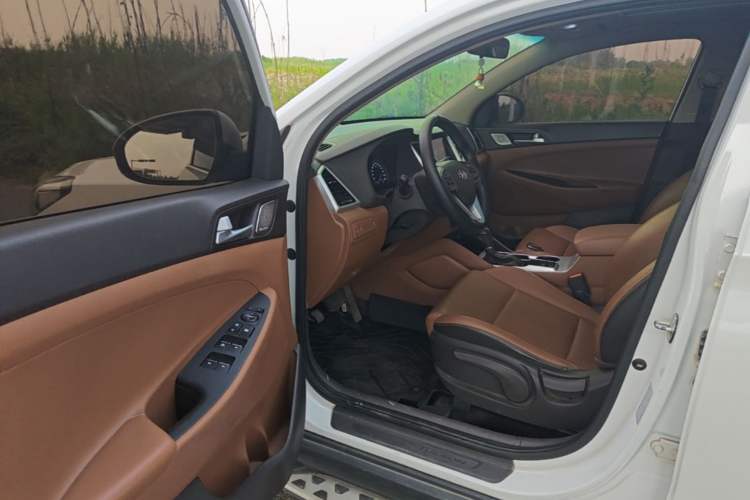 Used Hyundai Tucson 2015 1.6T Dual-Clutch Two-Wheel-Drive Smart Model Driver Seat