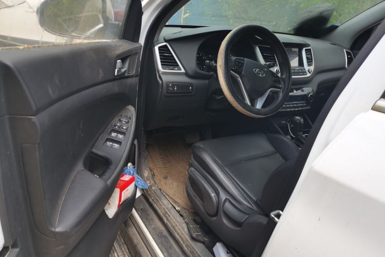 Used Hyundai Tucson 2015 1.6T Dual-Clutch Two-Wheel-Drive Smart Model Driver Seat