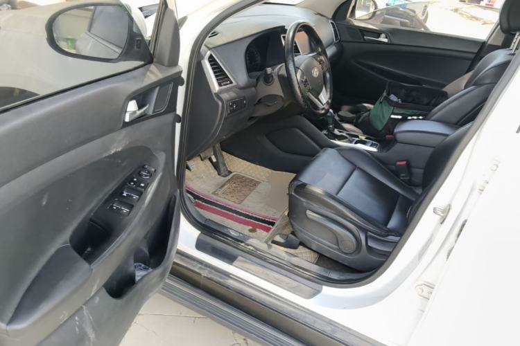 Used Hyundai Tucson 2015 1.6T Dual-Clutch Two-Wheel-Drive Smart Model Driver Seat