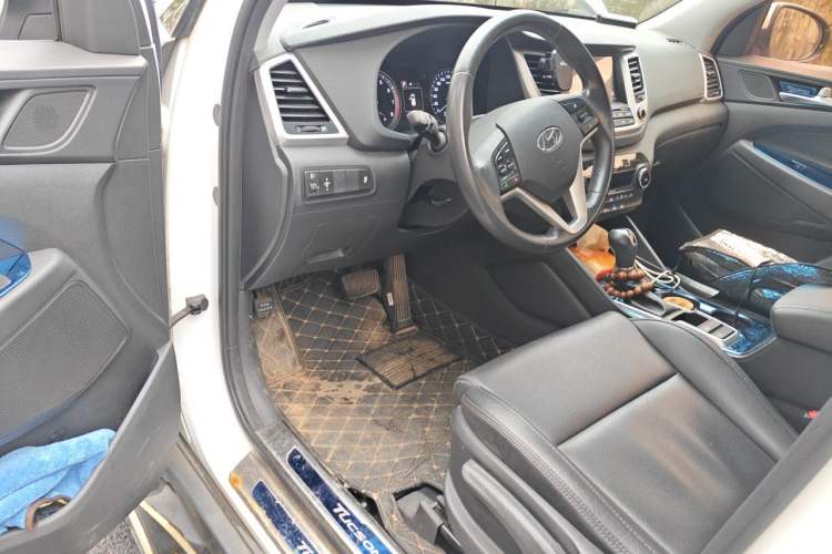 Used Hyundai Tucson 2015 1.6T Dual-Clutch Two-Wheel-Drive Smart Model Driver Seat